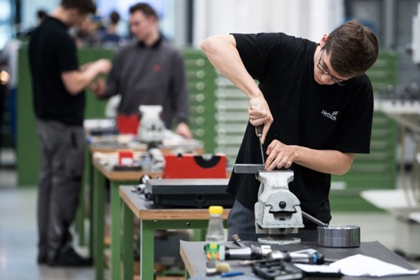 du hoc nghe duc co kho khong