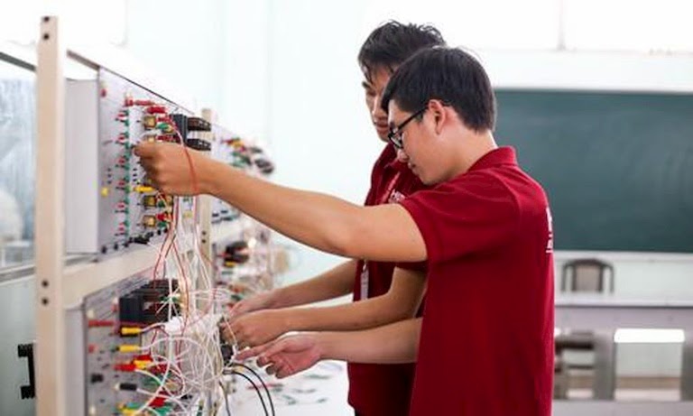 So sanh du hoc nganh co khi dien tu tai cac nuoc 01