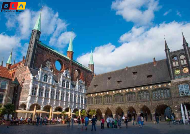 du hoc Duc va nhung dieu can biet 2